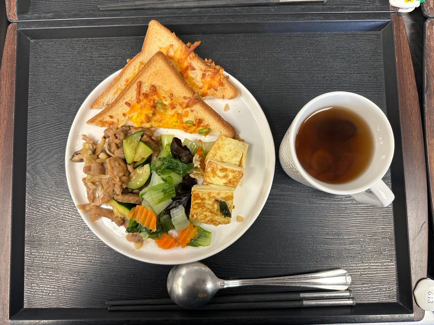 台南嶺上雲居提供的早餐結合中、西式料理,選擇豐富