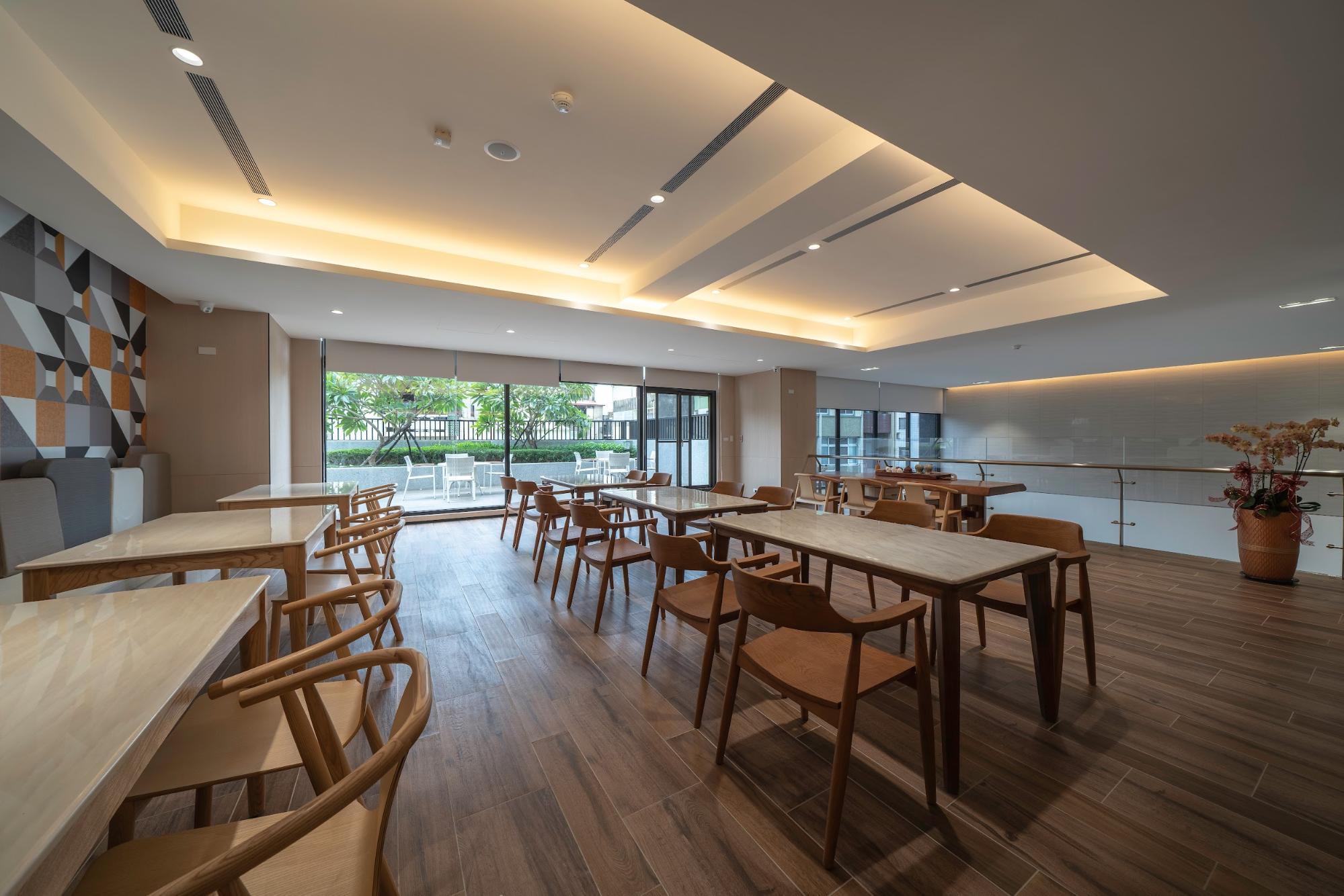嶺上雲居提供舒適交誼餐廳讓長輩拓展交友圈